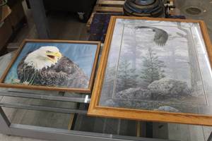 lot 568 image: Lot of (2) Bald Eagle Wall Art in Wood Frame