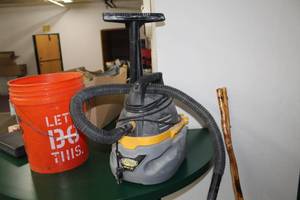 lot 570 image: Stinger WetDry Vacuum