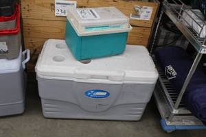 lot 542 image: Lot of (2) Coolers  - Coleman Xtreme Chest Cooler, Coleman 10 Cooler