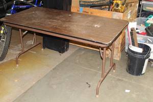 lot 606 image: Folding Table