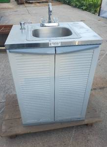 lot 6 image: Portable Sink for handwashingconcessions with heater