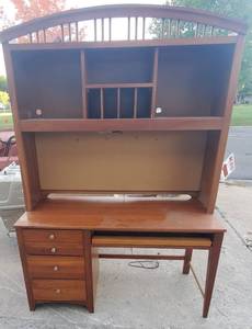 lot 9 image: Stanley Harbortown solid cherry desk and hutch