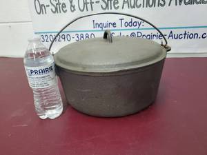 lot 19 image: Cast Iron Dutch Oven