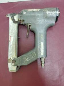 lot 40 image: senco air nailer