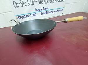 lot 72 image: porcelainized cast iron wok