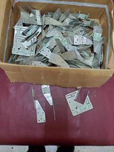 lot 77 image: Box of USP RT15-TZ and RT7A anchor tie connectors