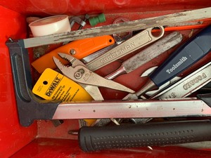 lot 51 image: Red Metal Tool Box w Contents