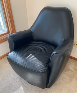 lot 38 image: Room and Board Hogan Leather Swiveling Chair