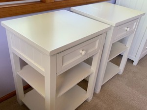 lot 28 image: Pottery Barn Pair of Night Stands