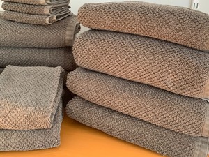 lot 23 image: Eileen Fisher Bath Linens