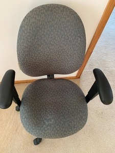 lot 25 image: Adjustable Office Chair