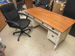 lot 605 image: RIVERSIDE FURNITURE DESK, W ADJUSTABLE OFFICE CHAIR
