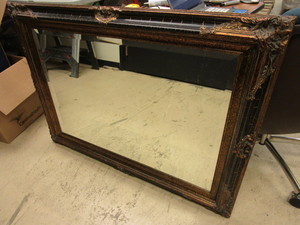 lot 611 image: DECORATIVE WALL MIRROR