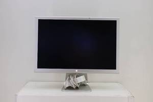 lot 35 image: Apple A1081 20 Cinema HD Display