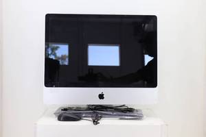 lot 54 image: 24 Apple iMac.