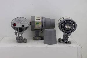 lot 64 image: 3 JTL Halogen Spot Lights.