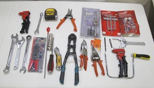 lot 389 image: 20 Item Lot of Assorted Tools - Wrenches, Rivet Gun, Tape Measure, Utility Knife, Snips, Wire Stripper, Etc