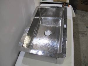 lot 309 image: Hammered Stainless Steel Kitchen Sink - Farmhouse - 33 in x 22 in x 9 in