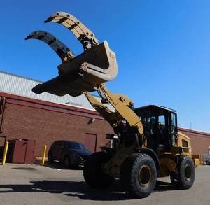 lot 1 image: 2017 930M Cat Wheel Loader