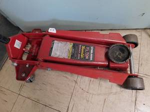 lot 18 image: Steelman 3 12 Ton Service Jack