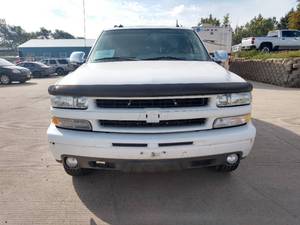 lot 1 image: 2003 Chevrolet Suburban