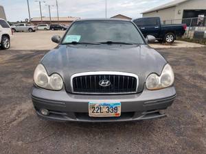 lot 3 image: 2004 Hyundai Sonata