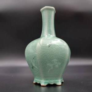 lot 45 image: Vintage Korean Celadon Vase with Cranes