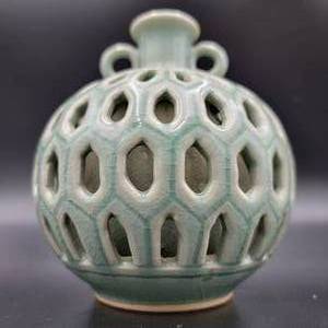 lot 50 image: Vintage Chinese Ceramic Celadon Vase