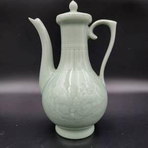 lot 51 image: Rare Vintage Porcelain Longquan Celadon Water Pitcher