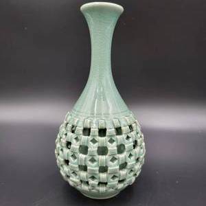 lot 54 image: Vintage Chinese Ceramic Celadon Vase