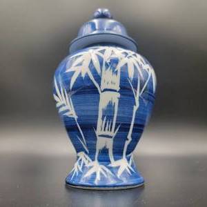 lot 59 image: Vintage Loyd Japan Japanese Porcelain Lucky Bamboo Ginger Jar