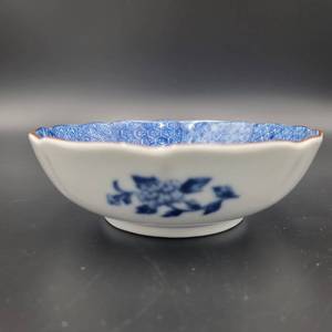 lot 61 image: Vintage Chinese Porcelain Bowl