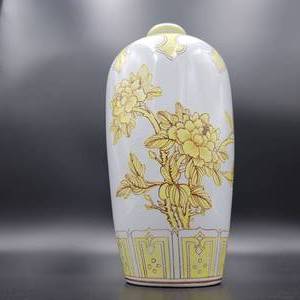 lot 69 image: Vintage Taiwanese Porcelain Flower Vase