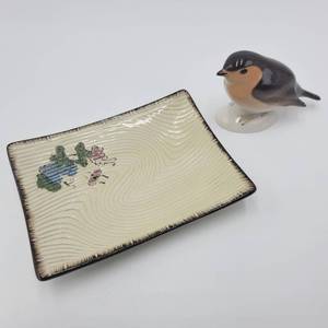 lot 77 image: Vintage Japanese Sushi Plate and Lomonosov Russian Porcelain Robin Figurine
