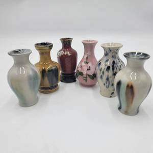 lot 47 image: 6 Assorted Vintage Collectible Vases