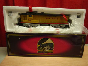lot 505 image: M.T.H. BALDWIN AS-616 DIESEL UNION PACIFIC ENGINE - NEW, W BOX