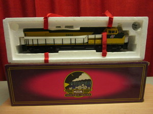 lot 509 image: M.T.H. G.E. DASH-9 C.N.W. DIESEL ENGINE - NEW, W BOX