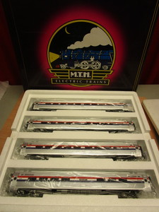 lot 515 image: M.T.H. AMFLEET 4-CAR AMTRAK 3-STRIPE PASSENGER SET - NEW, W BOX