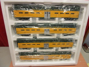 lot 522 image: M.T.H. CHICAGO AND NORTH WESTERN 4-CAR PASSENGER SET - NEW