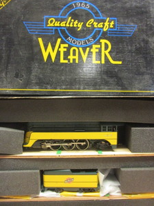 lot 527 image: WEAVER GOLD EDITION C&NW YELLOW JACKET 4-6-2 STEAM LOCOMOTIVE - NEW, W BOX, CERTIFICATE OF AUTH.