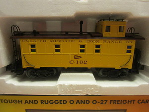 lot 531 image: M.T.H. RAIL KING DULUTH, MISSABE & IRON RANGE OFFSET STEEL CABOOSE - NEW, W BOX