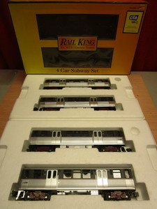 lot 532 image: M.T.H. RAIL KING CHICAGO 4-CAR MODERN SUBWAY SET, 3-RAIL, HORN - NEW, W BOX