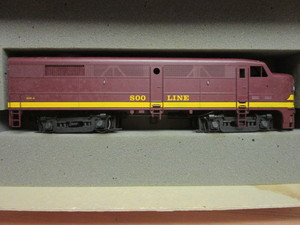 lot 536 image: WEAVER Hi-RAIL FA-2 DIESEL LOCOMOTIVE, A-UNIT, #6590 SOO LINE - NEW, W BOX