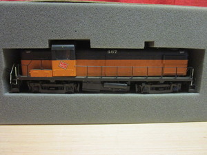 lot 537 image: WEAVER HI-RAIL RS-3 #467 MILWAUKEE ROAD DIESEL LOCOMOTIVE - W BOX