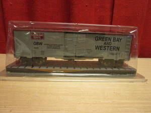 lot 544 image: MENARDS GOLD LINE COLLECTION LTD. ED. GREEN BAY AND WESTERN TRAIN CAR, O GAUGE - NEW