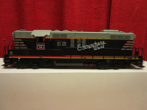 lot 550 image: RED CABOOSE CHICAGO, BURLINGTON, & QUINCY 2-RAIL SCALE GP-9 LOCOMOTIVE - W BOX