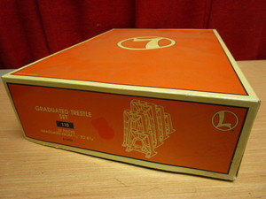 lot 563 image: VINTAGE LIONEL GRADUATED TRESTLE SET - NEW, IN ORIGINAL BOX