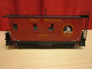 lot 567 image: ORIENTAL LIMITED GREAT NORTHERN TRANSFER CABOOSE W BOX