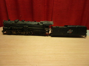 lot 579 image: VINTAGE BRASS CHICAGO NORTHWESTERN LOCOMOTIVE, TENDER