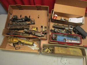 lot 591 image: ASSTD. VINTAGE LOCOMOTIVE ENGINE  TENDER  PARTS